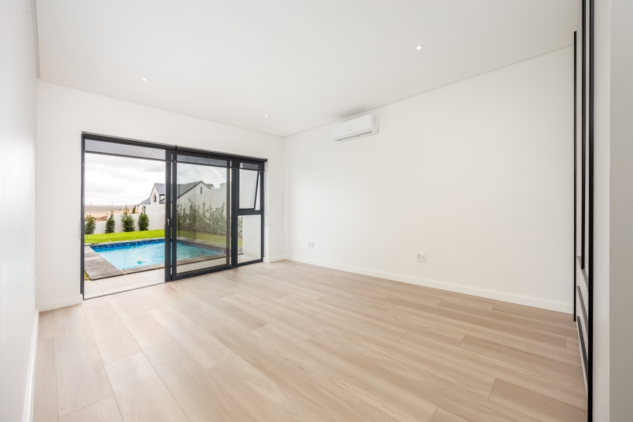 5 Bedroom Property for Sale in Mount Royal Golf Estate Western Cape